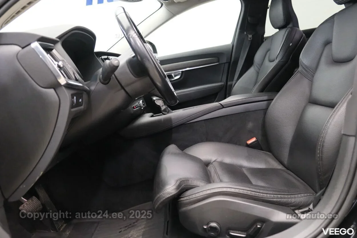 Volvo V90 Cross Country D5 AWD B&W 2 173kW