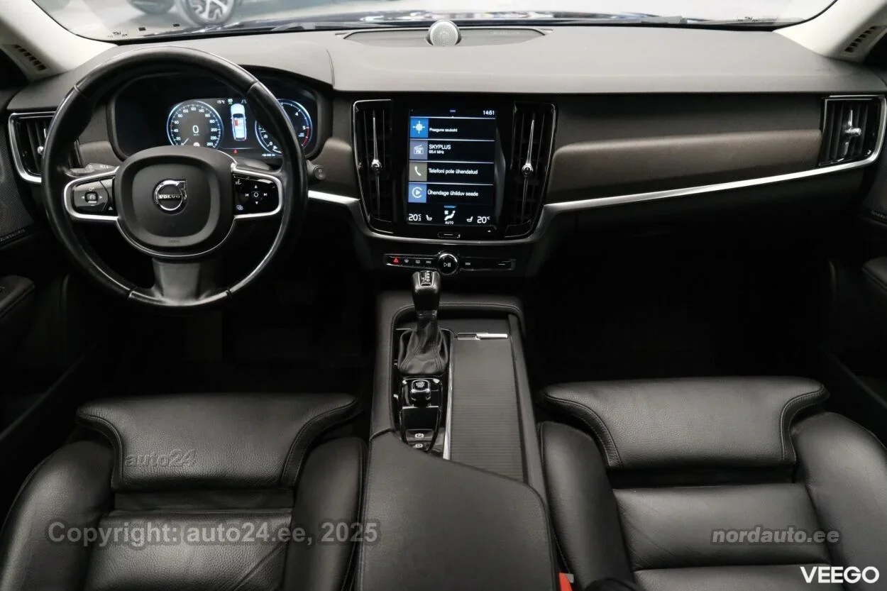 Volvo V90 Cross Country D5 AWD B&W 2 173kW