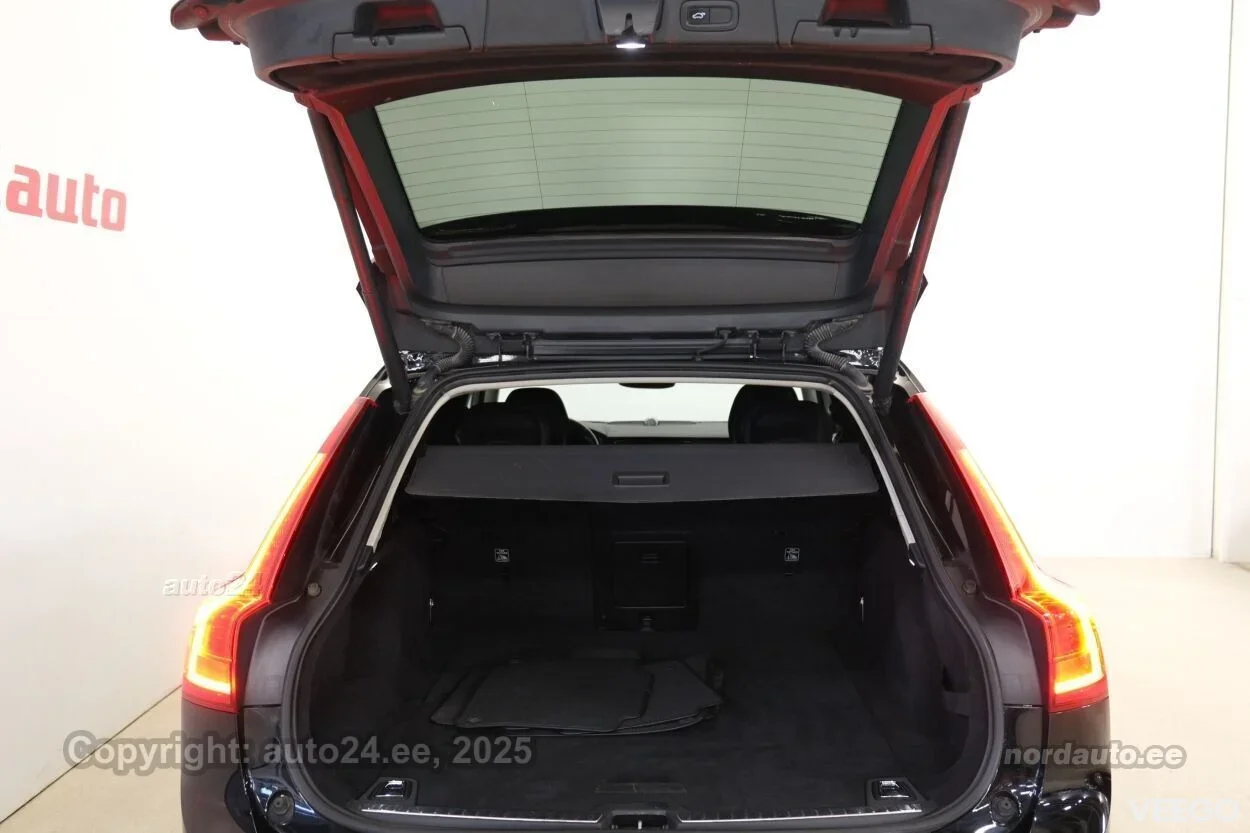 Volvo V90 Cross Country D5 AWD B&W 2 173kW