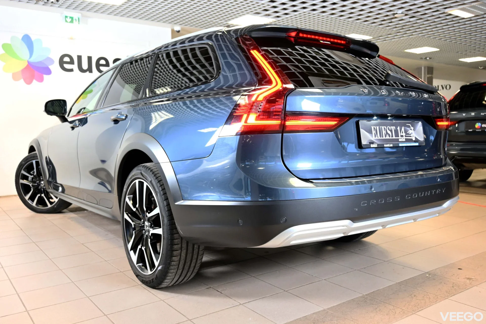 Volvo V90 Cross Country AWD 4C H&K LUXURY+ INTELLI SAFE FULL 2 184kW