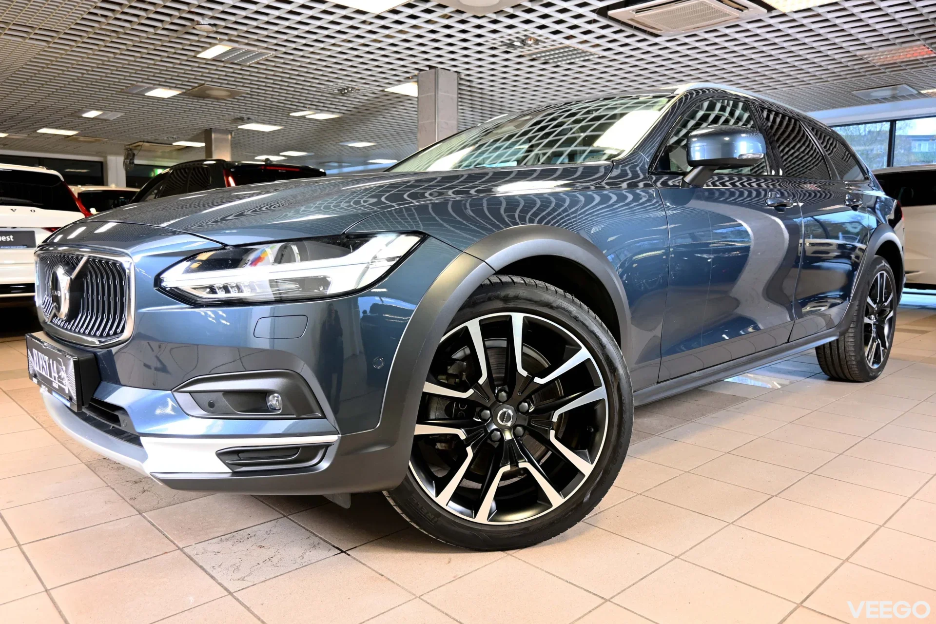 Volvo V90 Cross Country AWD 4C H&K LUXURY+ INTELLI SAFE FULL 2 184kW