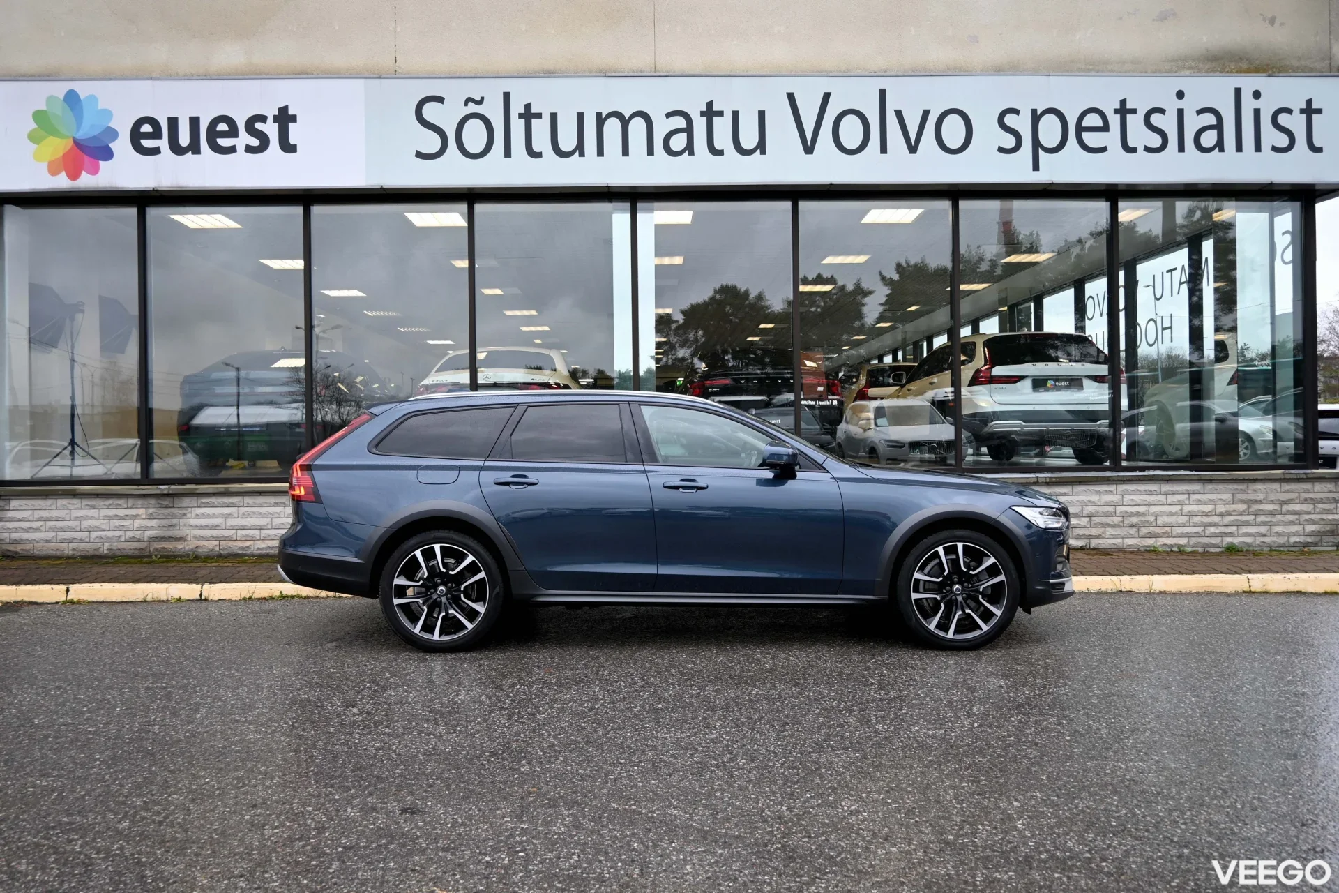 Volvo V90 Cross Country AWD 4C H&K LUXURY+ INTELLI SAFE FULL 2 184kW