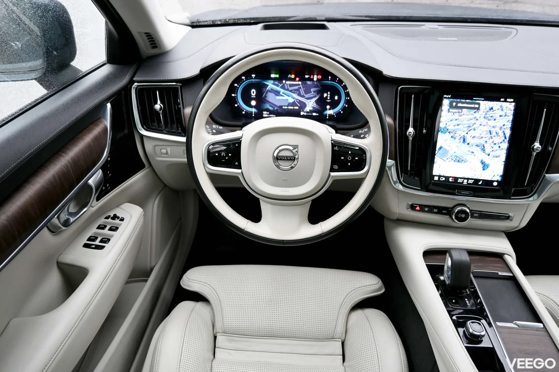 Volvo V90 Cross Country AWD 4C H&K LUXURY+ INTELLI SAFE FULL 2 184kW