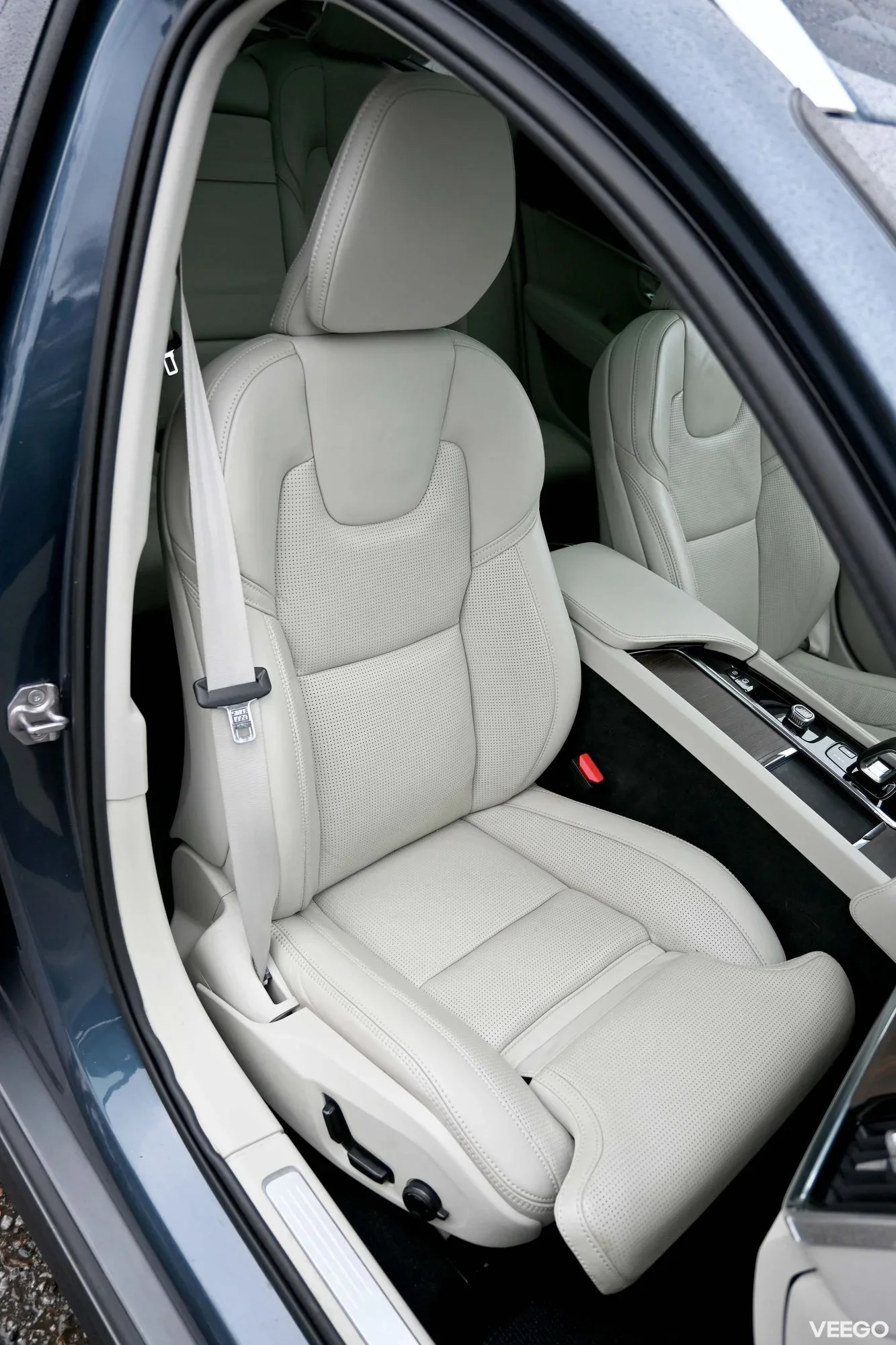 Volvo V90 Cross Country AWD 4C H&K LUXURY+ INTELLI SAFE FULL 2 184kW