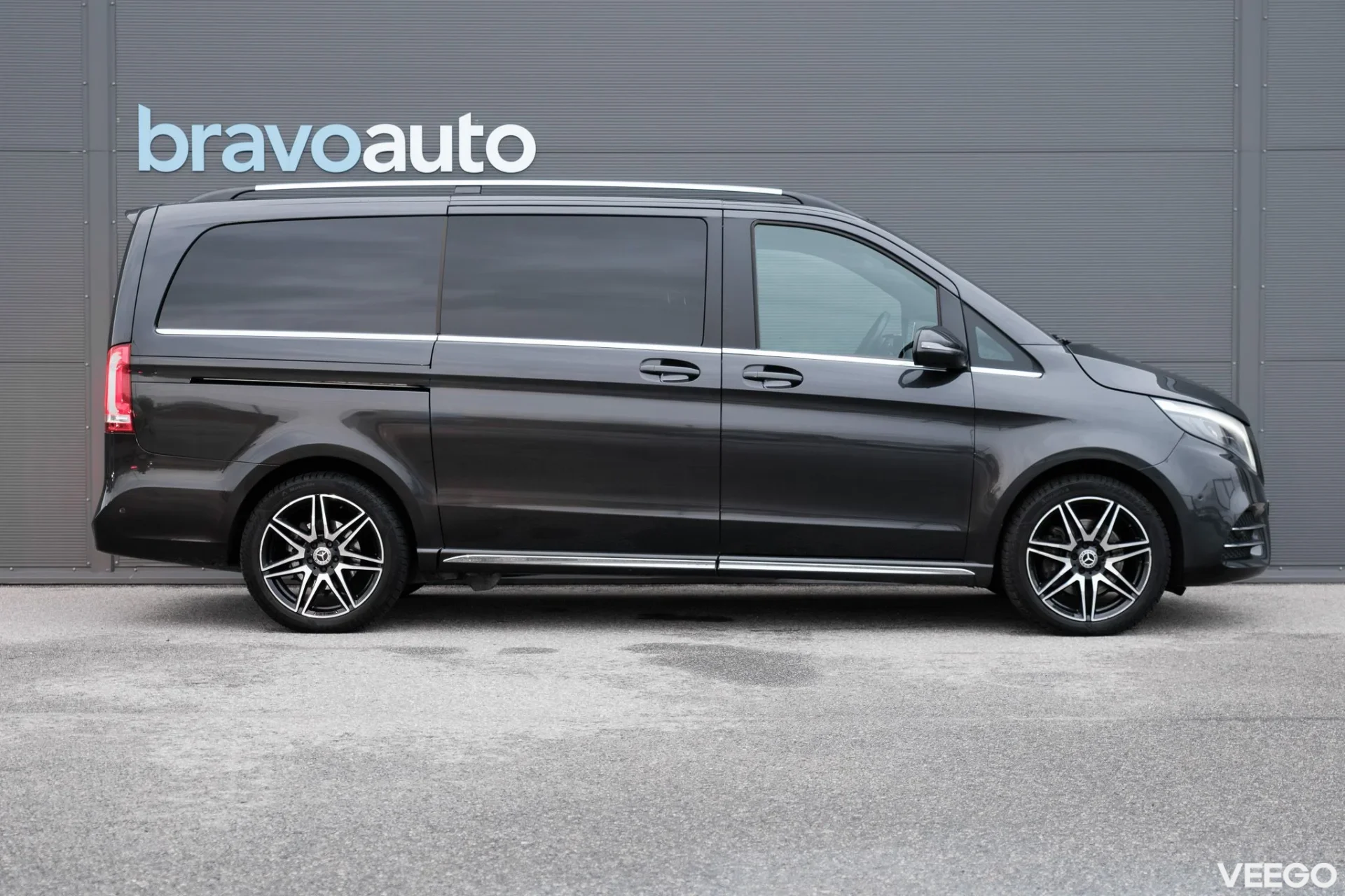 Mercedes-Benz V300 Avantgarde 4Matic AMG Line Lang 2 174kW