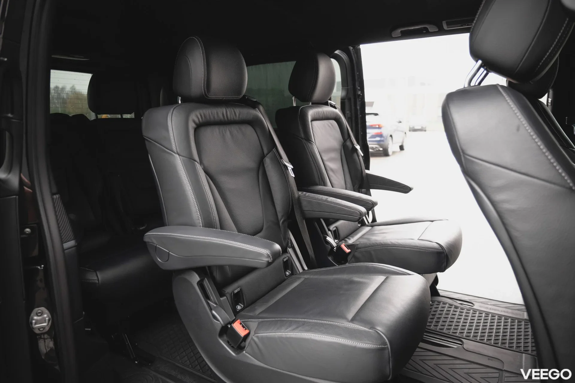 Mercedes-Benz V300 Avantgarde 4Matic AMG Line Lang 2 174kW