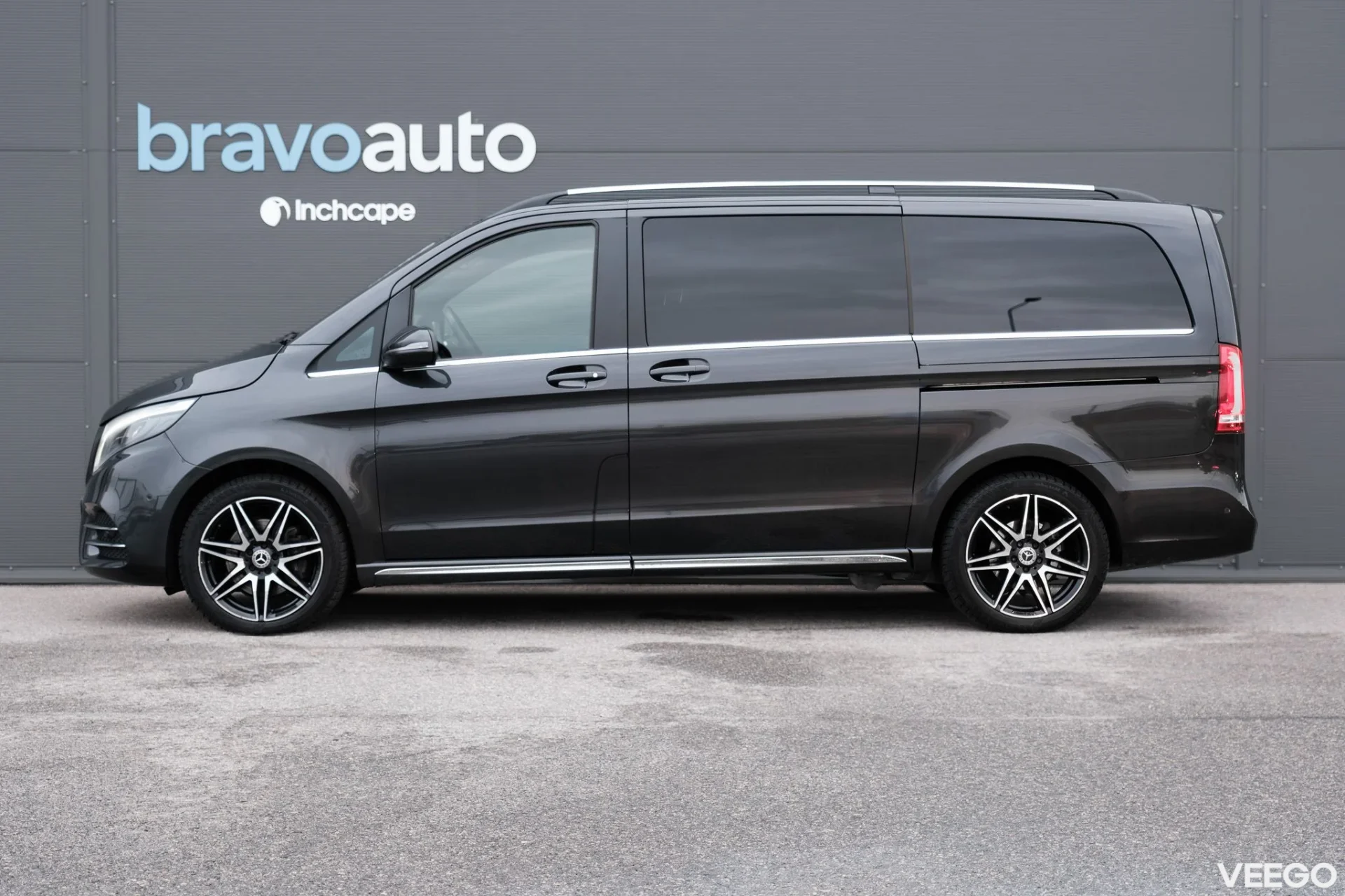 Mercedes-Benz V300 Avantgarde 4Matic AMG Line Lang 2 174kW