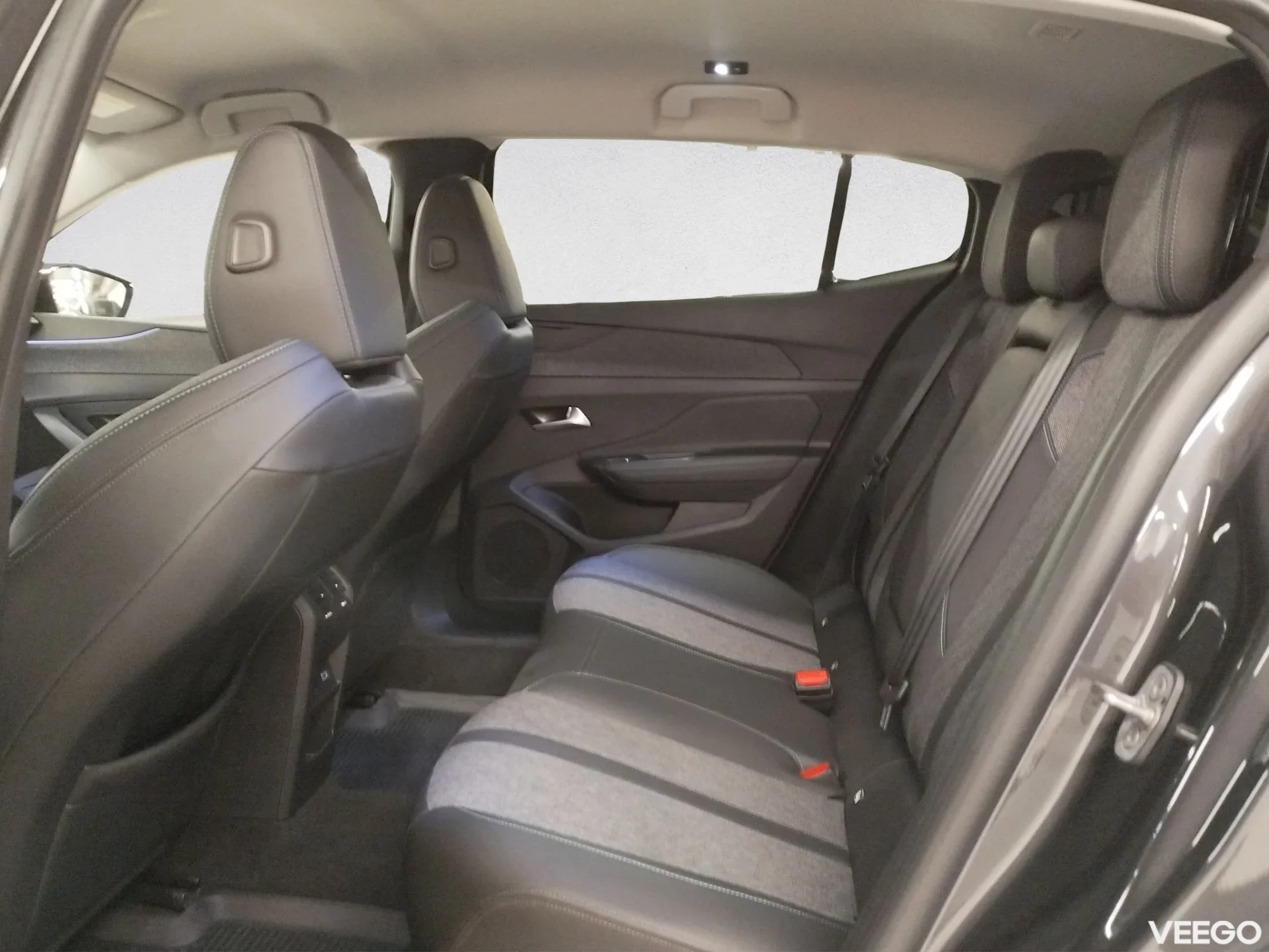 Peugeot 408 Allure PureTech 130 AT8 96kW