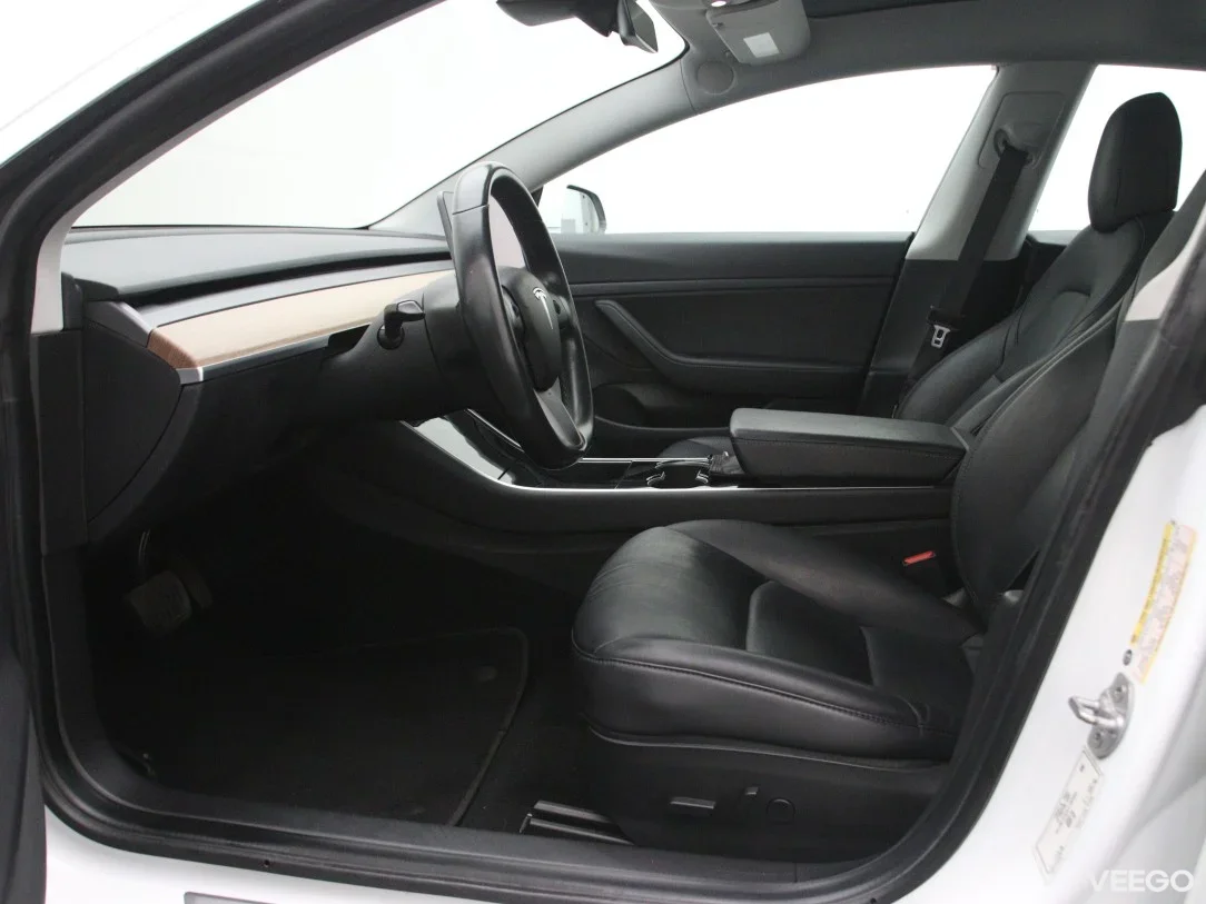 Tesla Model 3 0 208kW