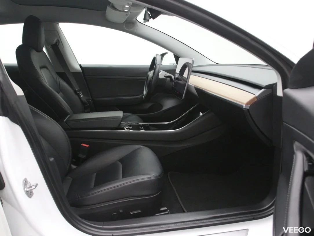 Tesla Model 3 0 208kW