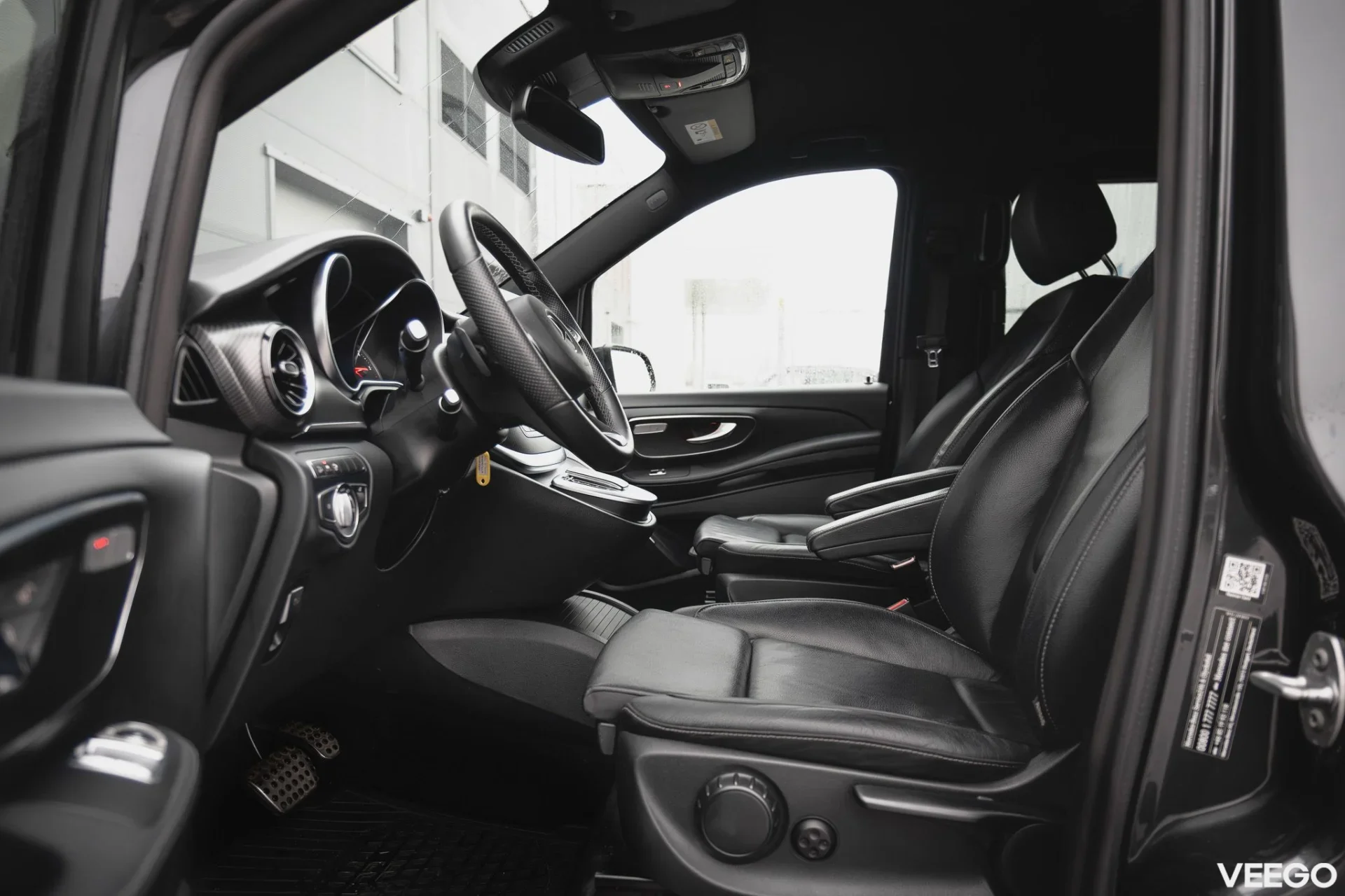 Mercedes-Benz V300 Avantgarde 4Matic AMG Line Lang 2 174kW