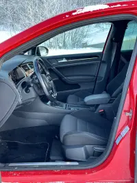 Volkswagen Golf R 2.0 221kW thumbnail