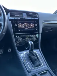 Volkswagen Golf R 2.0 221kW thumbnail