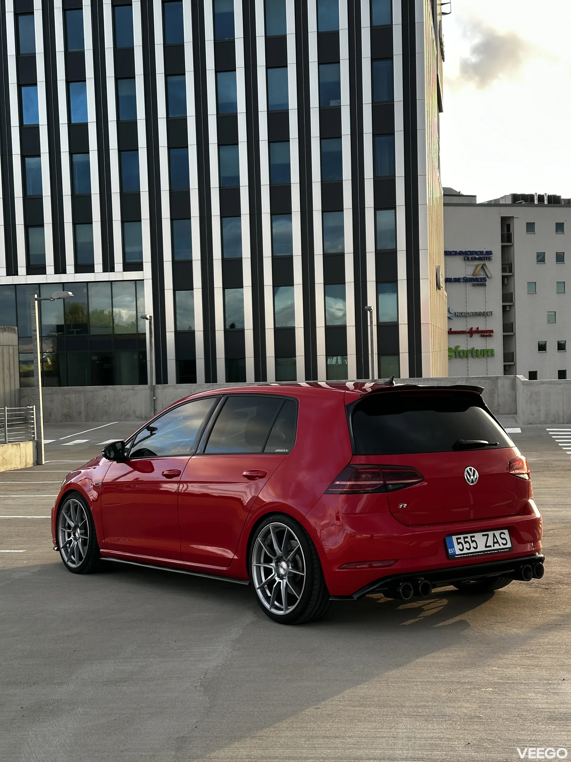 Volkswagen Golf R 2.0 221kW