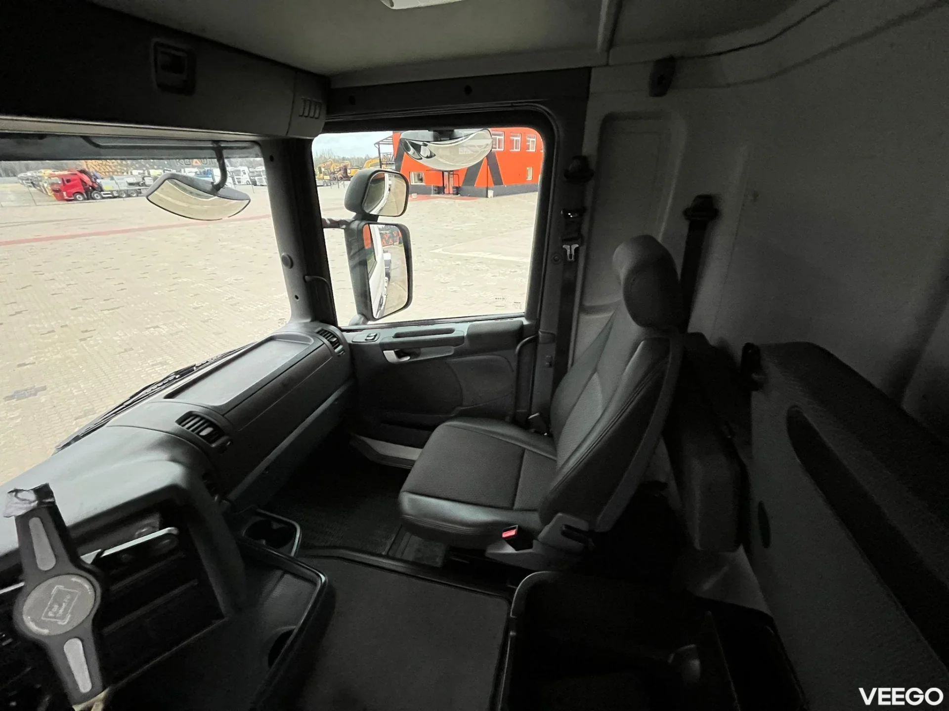 Scania P450 CHASSIS L=8298 mm  331kW