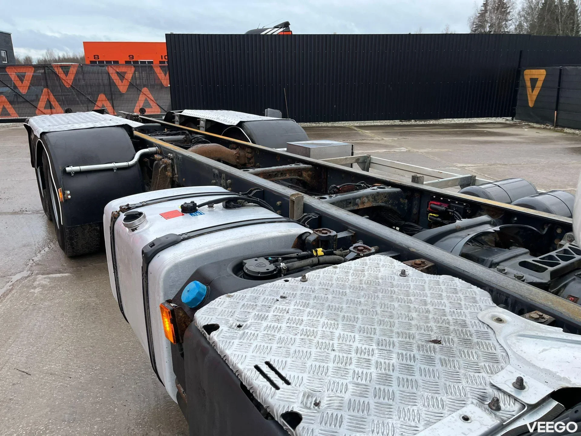 Scania P450 CHASSIS L=8298 mm  331kW