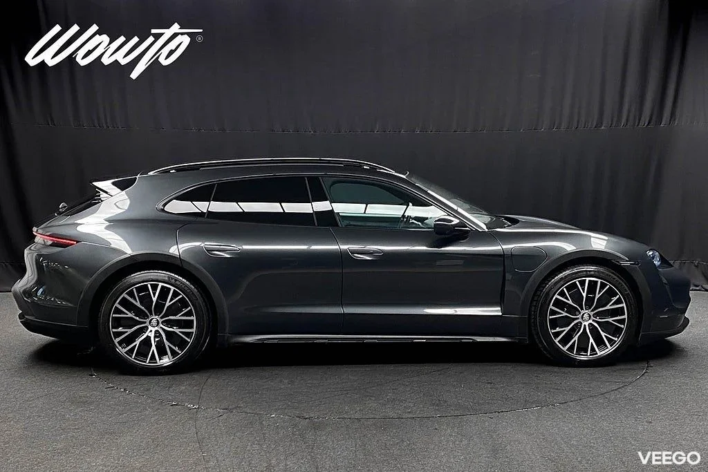 Porsche Taycan 4 Cross Turismo 381HK /Pano /Bose /Moms 280kW