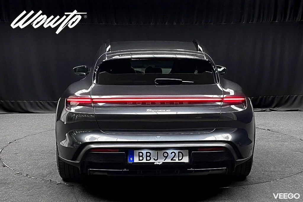 Porsche Taycan 4 Cross Turismo 381HK /Pano /Bose /Moms 280kW