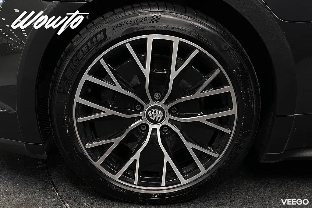 Porsche Taycan 4 Cross Turismo 381HK /Pano /Bose /Moms 280kW