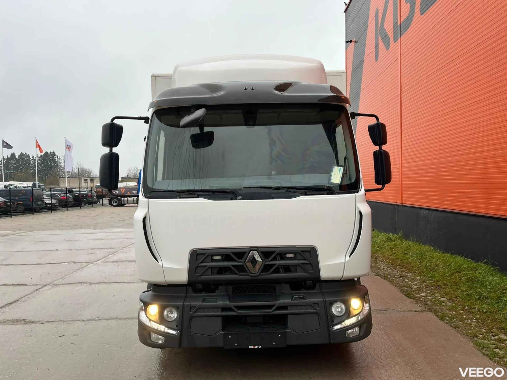 Renault D 12  WORKSHOP ON WHEELS / FASSI M30A.13 / BOX L=4459 mm 154kW