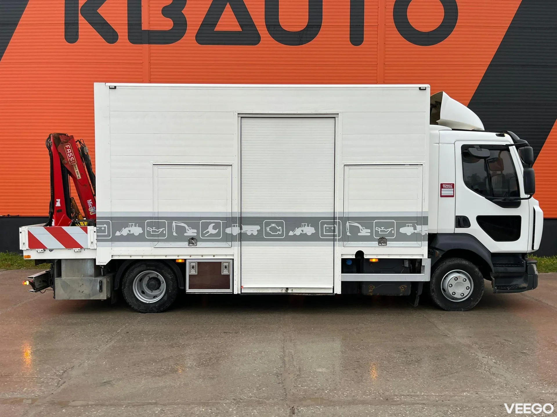 Renault D 12  WORKSHOP ON WHEELS / FASSI M30A.13 / BOX L=4459 mm 154kW
