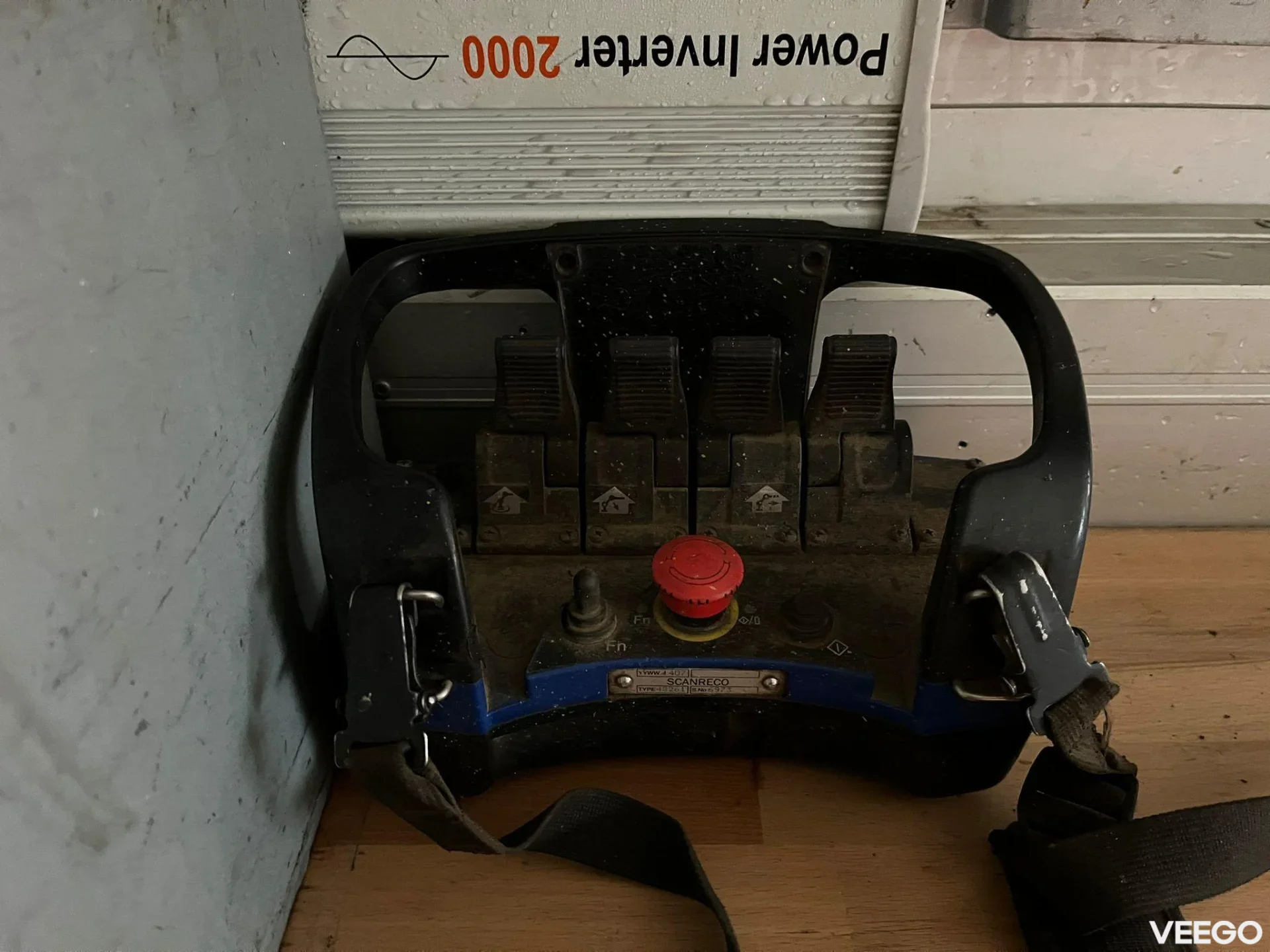 Renault D 12  WORKSHOP ON WHEELS / FASSI M30A.13 / BOX L=4459 mm 154kW