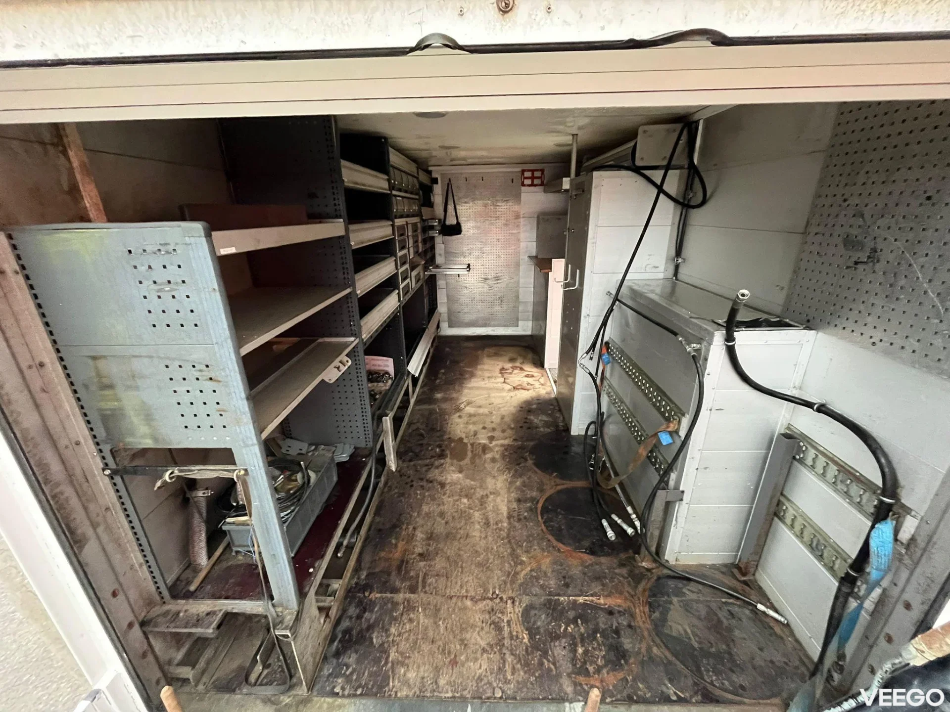 Renault D 12  WORKSHOP ON WHEELS / FASSI M30A.13 / BOX L=4459 mm 154kW