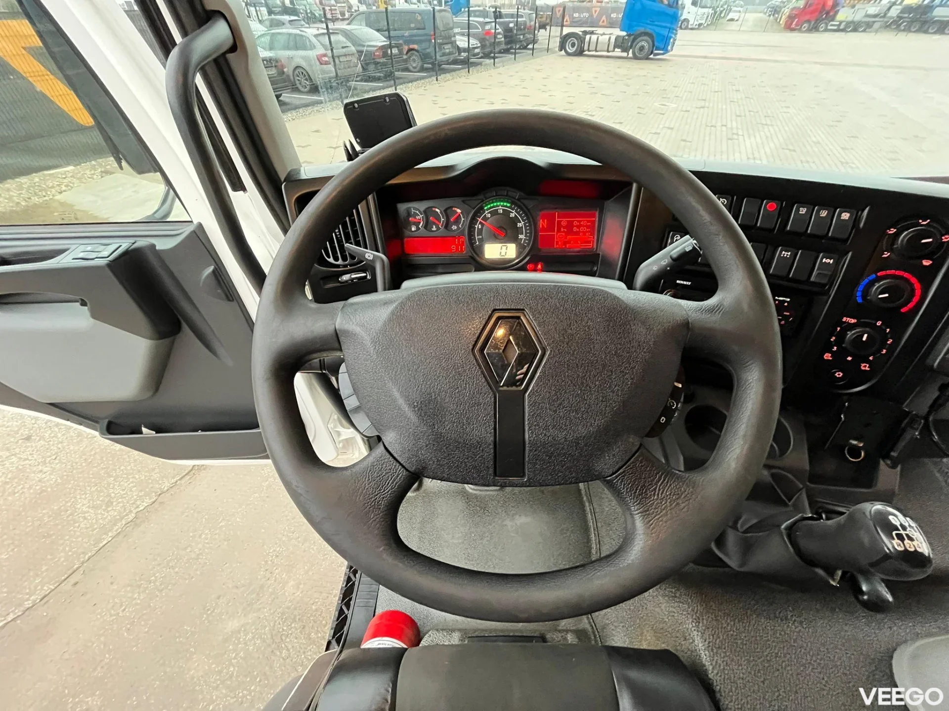 Renault D 12  WORKSHOP ON WHEELS / FASSI M30A.13 / BOX L=4459 mm 154kW