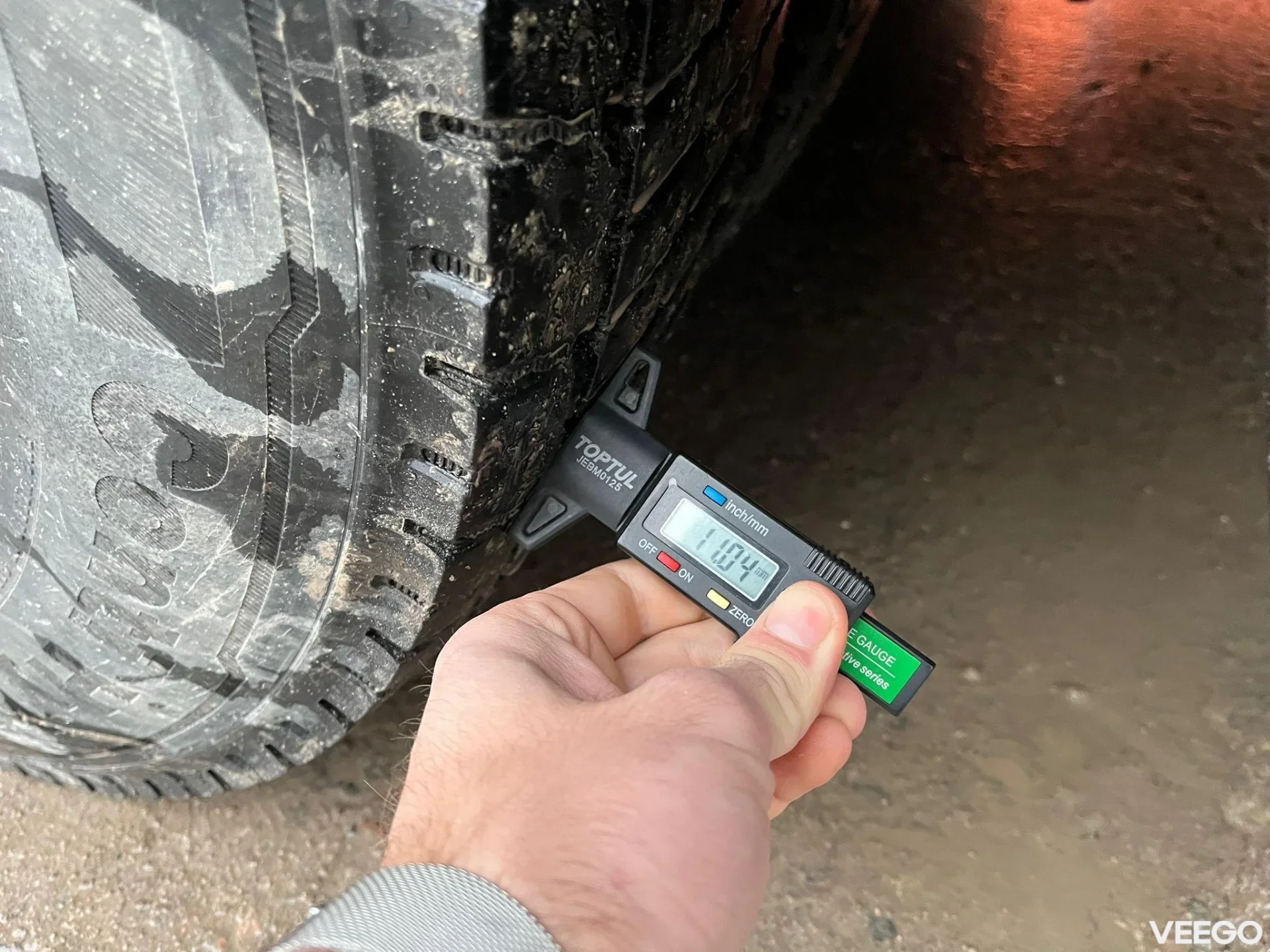 Renault D 12  WORKSHOP ON WHEELS / FASSI M30A.13 / BOX L=4459 mm 154kW