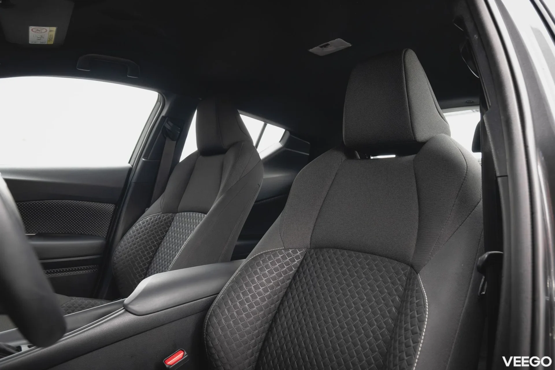 Toyota C-HR Hybrid Active E-CVT 1.8 72kW