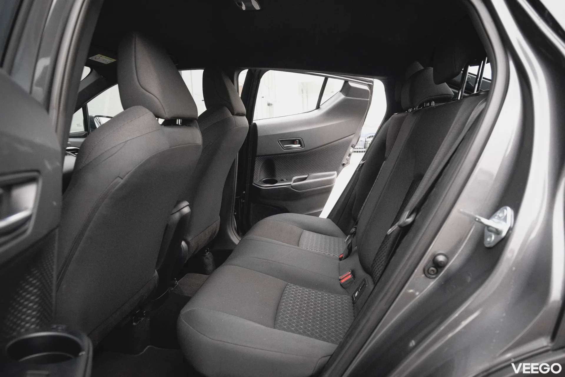 Toyota C-HR Hybrid Active E-CVT 1.8 72kW