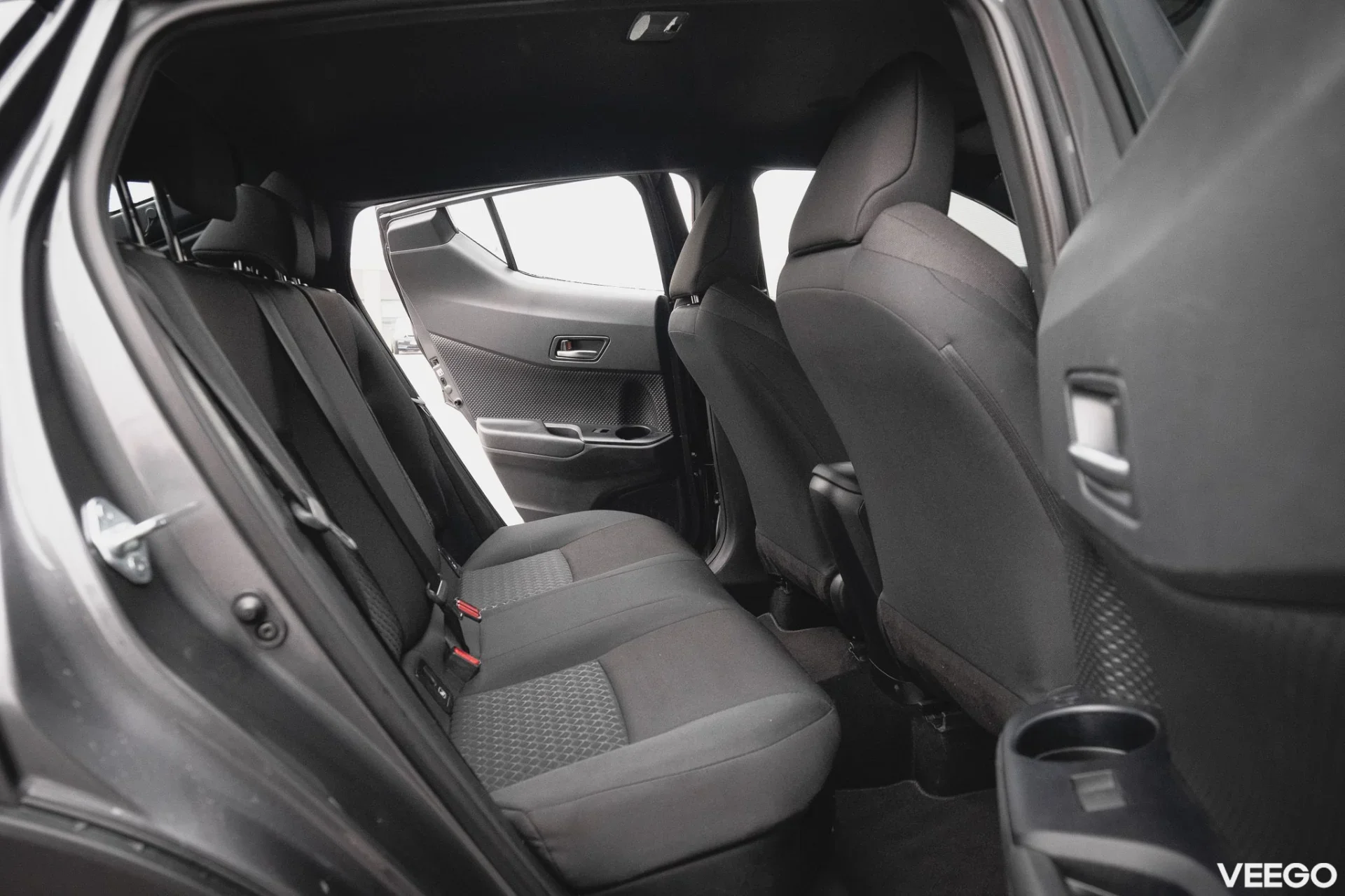 Toyota C-HR Hybrid Active E-CVT 1.8 72kW