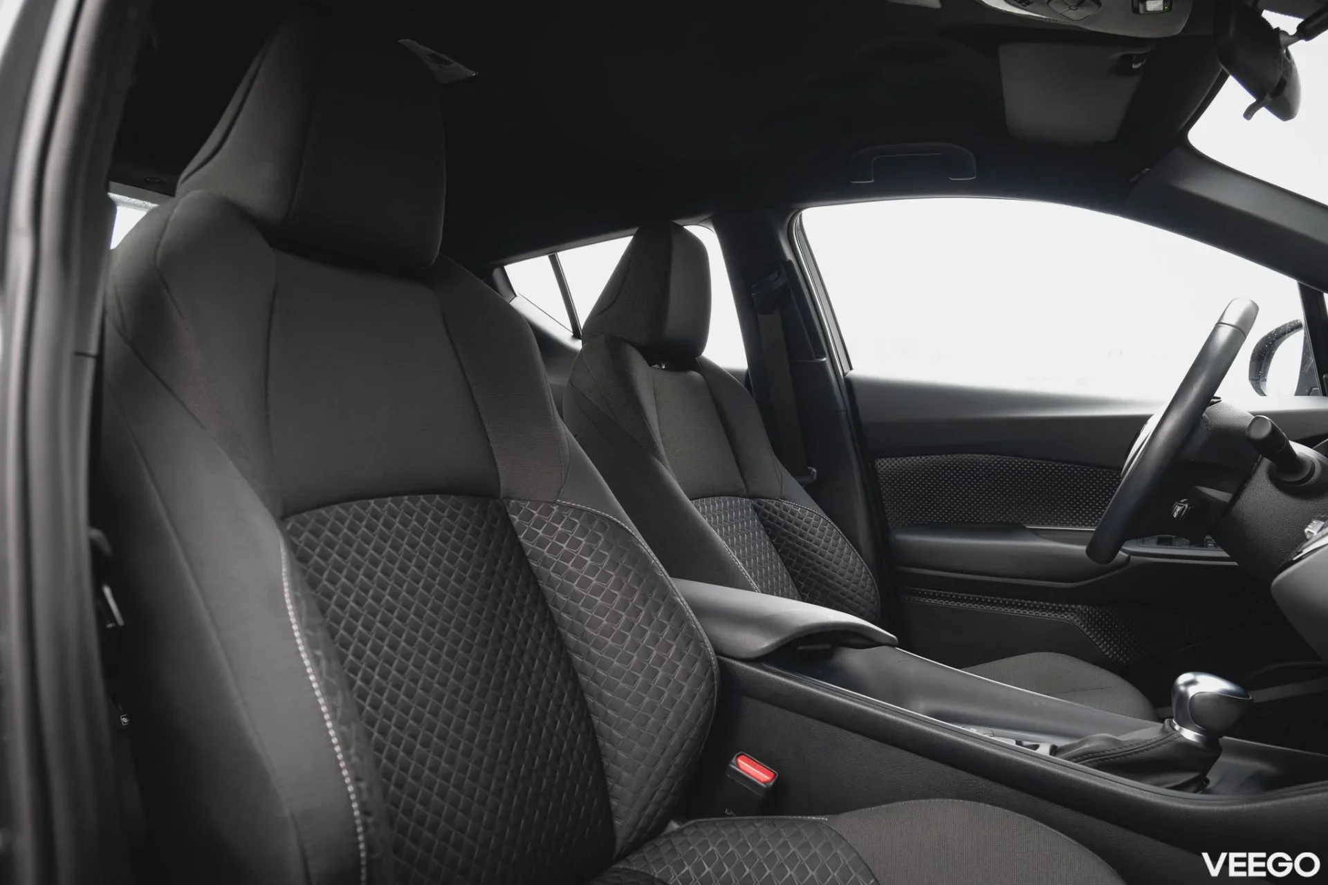 Toyota C-HR Hybrid Active E-CVT 1.8 72kW