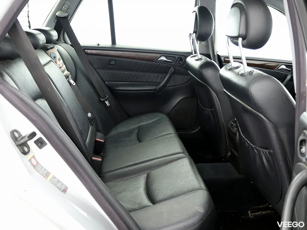 Mercedes-Benz C220 2.1 100kW