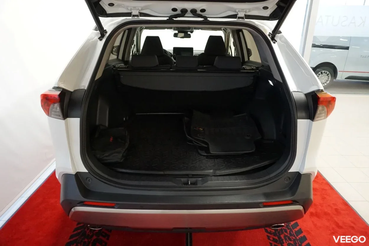 Toyota RAV4 Luxury + Comfort pakett 2.5 131kW