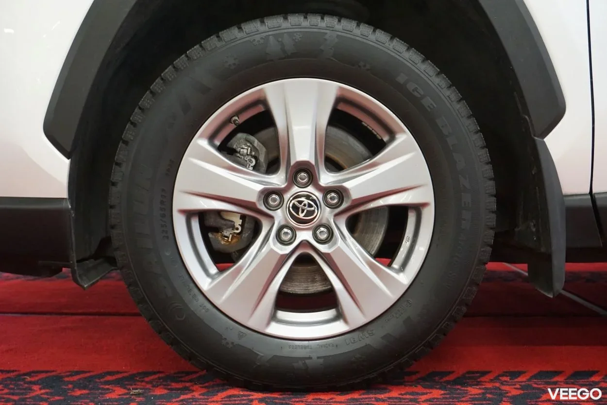 Toyota RAV4 Luxury + Comfort pakett 2.5 131kW