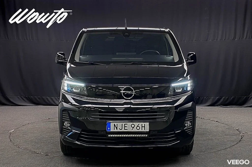 Opel Vivaro 2.0 BlueHDi 145HK L2 3-Sits Elite /V-Inred /Moms 107kW