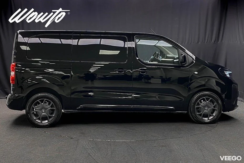 Opel Vivaro 2.0 BlueHDi 145HK L2 3-Sits Elite /V-Inred /Moms 107kW