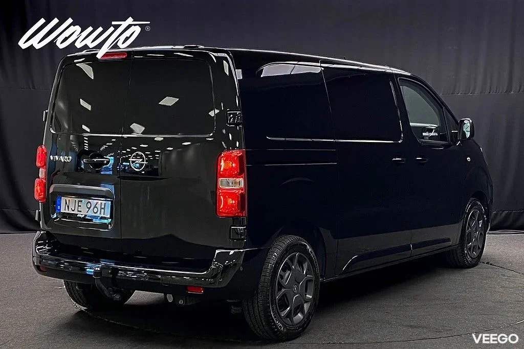 Opel Vivaro 2.0 BlueHDi 145HK L2 3-Sits Elite /V-Inred /Moms 107kW