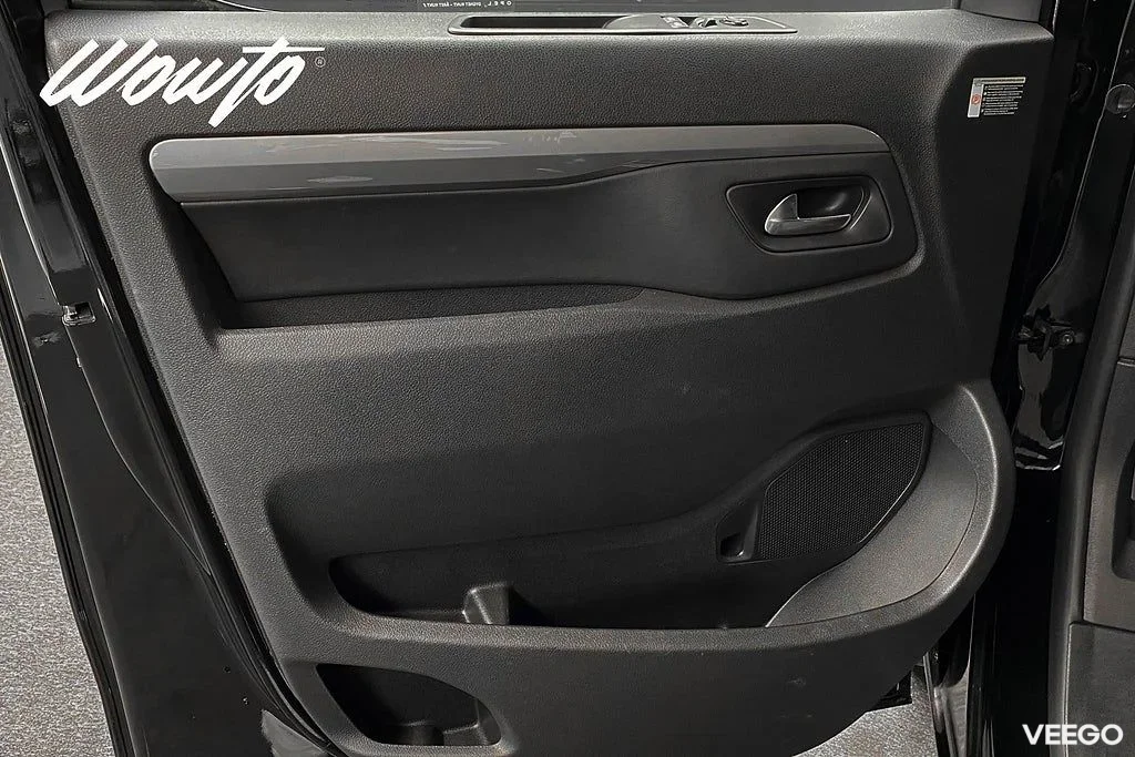 Opel Vivaro 2.0 BlueHDi 145HK L2 3-Sits Elite /V-Inred /Moms 107kW