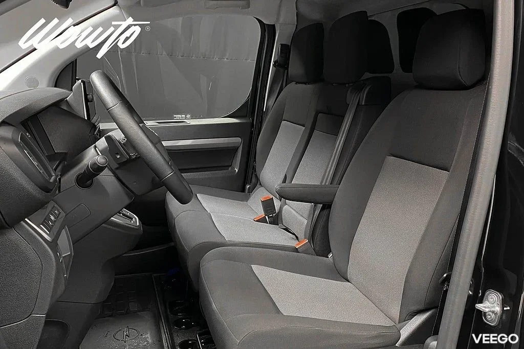 Opel Vivaro 2.0 BlueHDi 145HK L2 3-Sits Elite /V-Inred /Moms 107kW