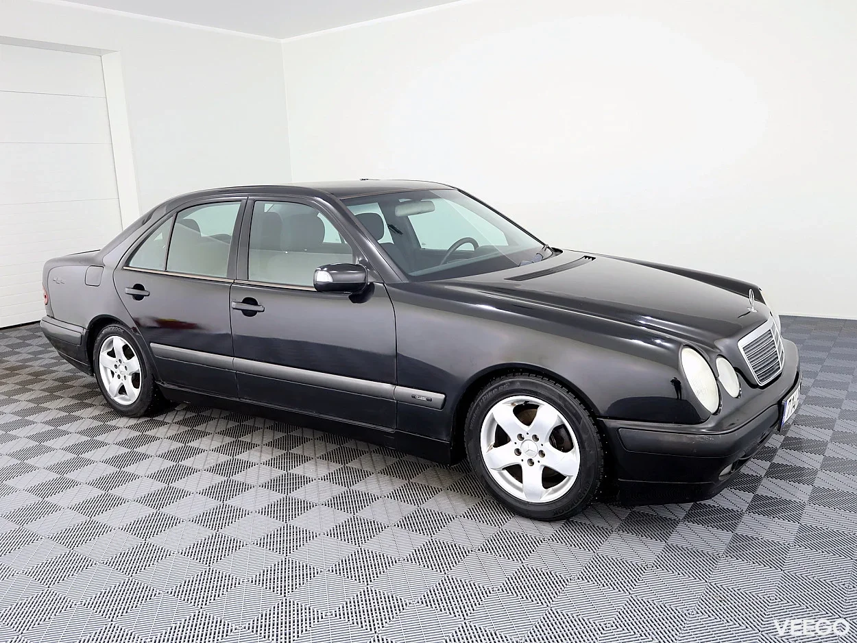 Mercedes-Benz E240 2.4 125kW