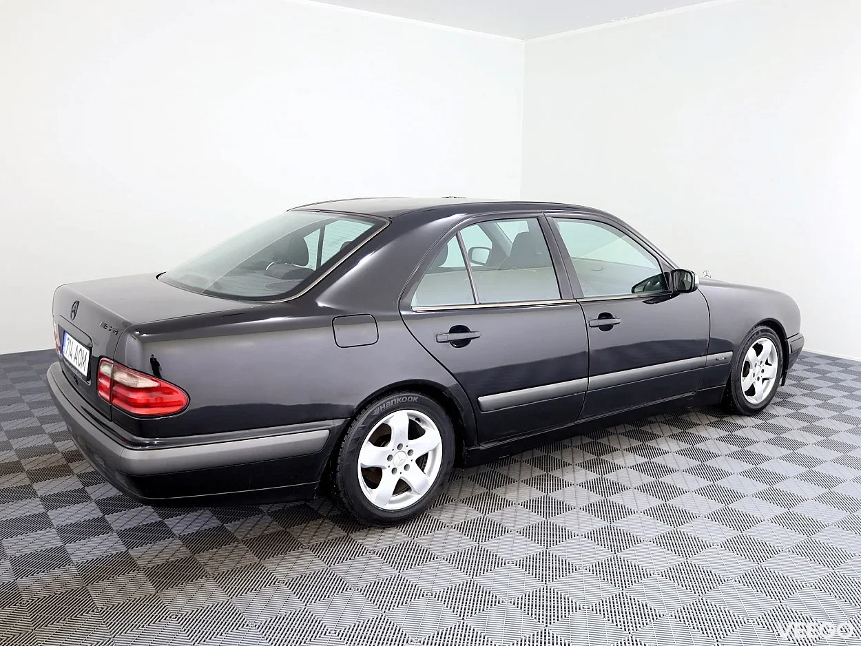 Mercedes-Benz E240 2.4 125kW