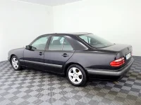 Mercedes-Benz E240 2.4 125kW thumbnail