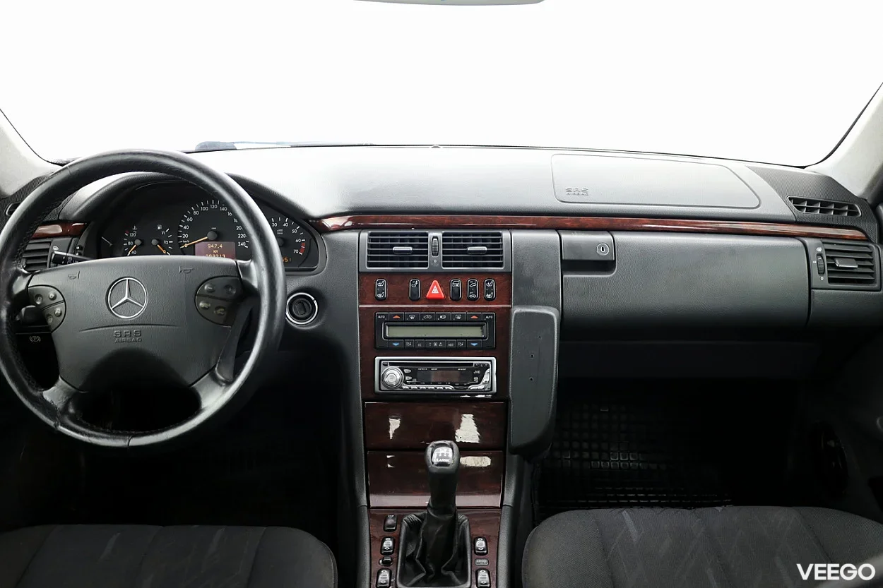 Mercedes-Benz E240 2.4 125kW