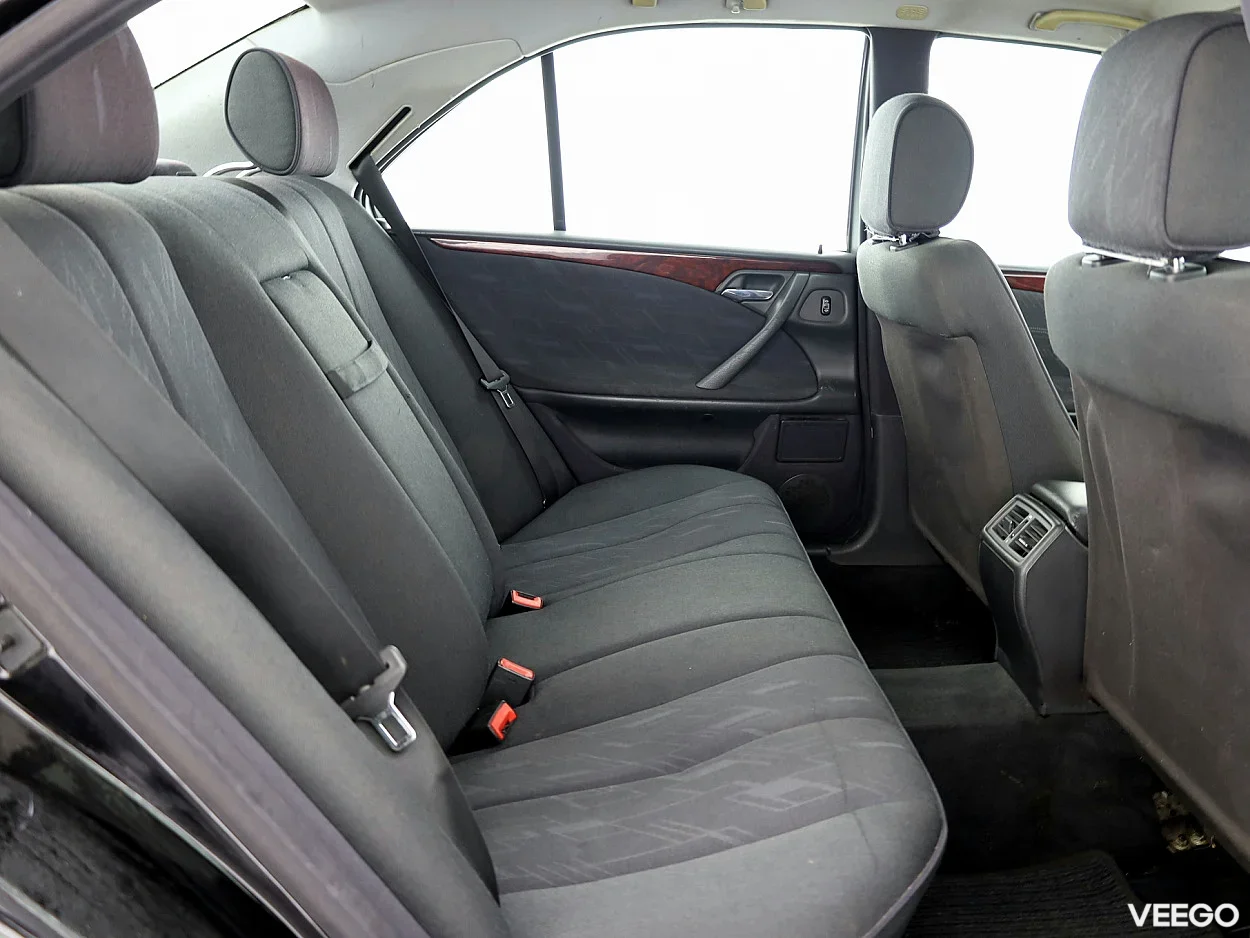 Mercedes-Benz E240 2.4 125kW