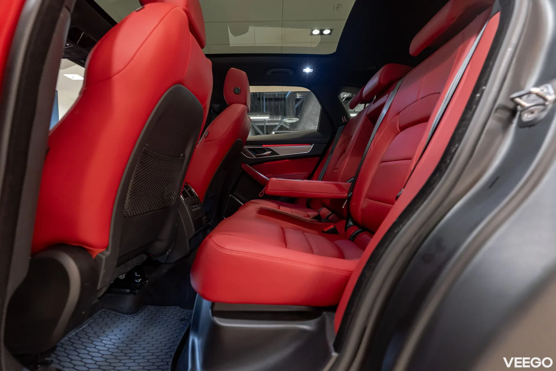 Jaguar F-Pace D300 MHEV R-Dynamic SE 221kW