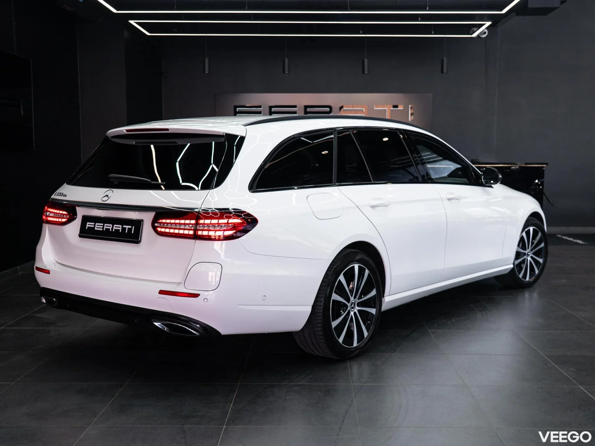 Mercedes-Benz E300 2.0 143kW