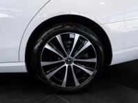 Mercedes-Benz E300 2.0 143kW thumbnail