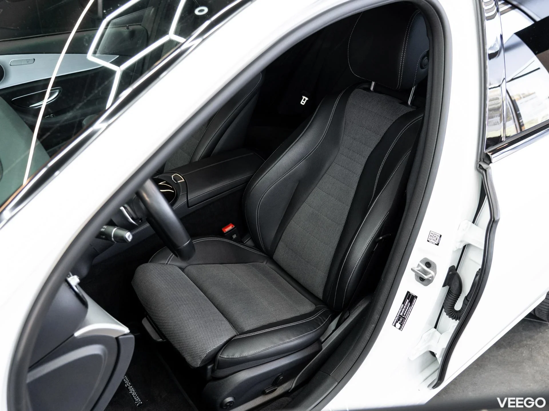 Mercedes-Benz E300 2.0 143kW